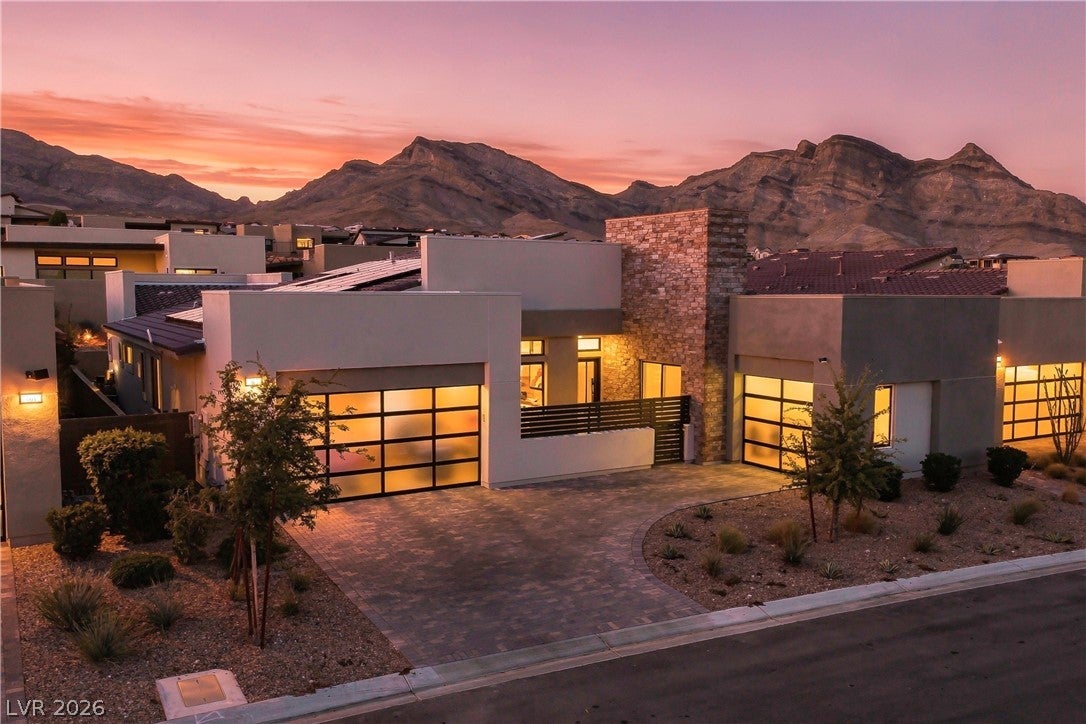 477 E Vista Sunset Avenue