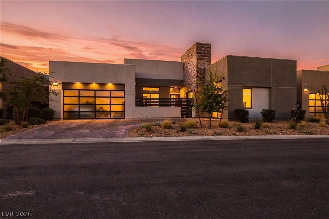 477 E Vista Sunset Avenue
