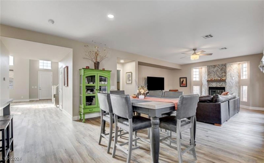 Henderson, Nevada 89012, United States, 5 Bedrooms Bedrooms, ,3 BathroomsBathrooms,Residential,Pending,44864