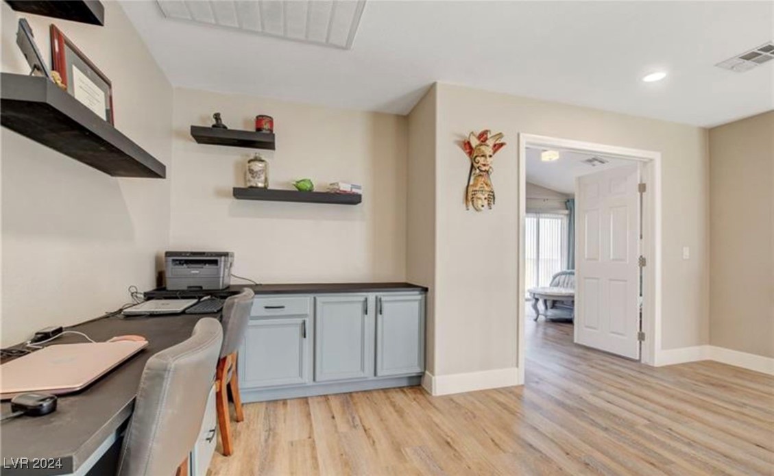 Henderson, Nevada 89012, United States, 5 Bedrooms Bedrooms, ,3 BathroomsBathrooms,Residential,Pending,44864