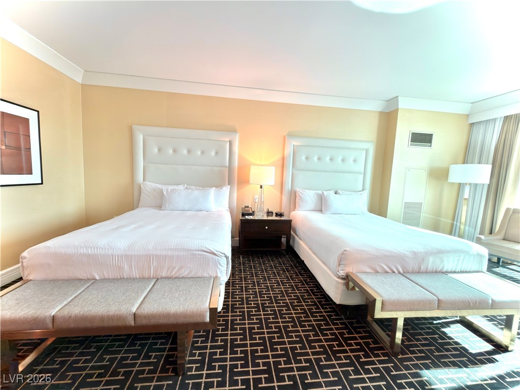 2000 N Fashion Show Drive 3804