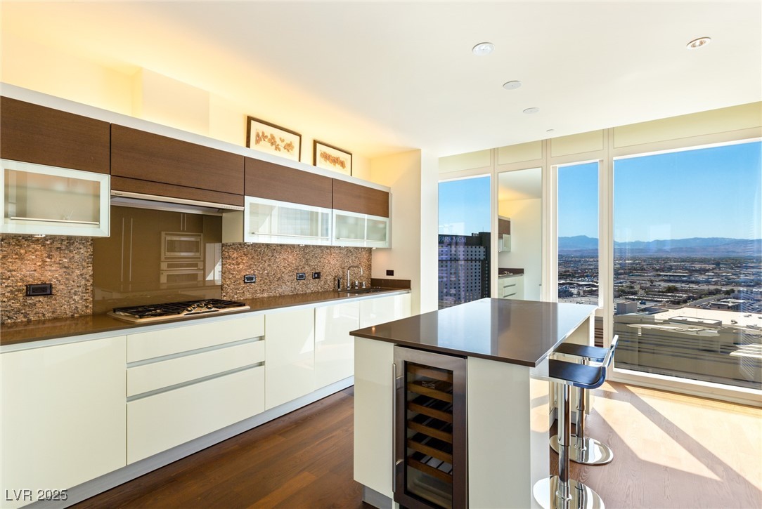 Las Vegas, Nevada 89158, United States, 2 Bedrooms Bedrooms, ,2 BathroomsBathrooms,Residential,Active,112362