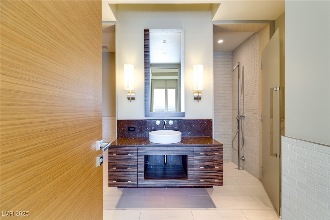 Las Vegas, Nevada 89158, United States, 2 Bedrooms Bedrooms, ,2 BathroomsBathrooms,Residential,Active,112362