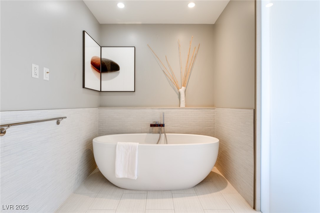 Las Vegas, Nevada 89158, United States, 2 Bedrooms Bedrooms, ,2 BathroomsBathrooms,Residential,Active,112362