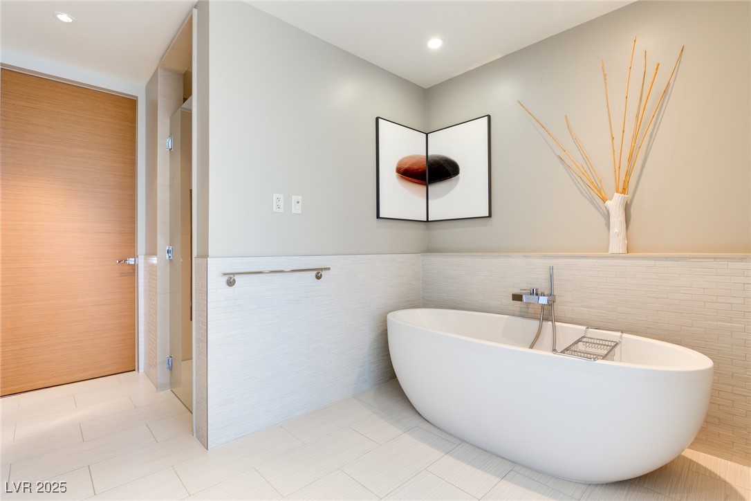 Las Vegas, Nevada 89158, United States, 2 Bedrooms Bedrooms, ,2 BathroomsBathrooms,Residential,Active,112362