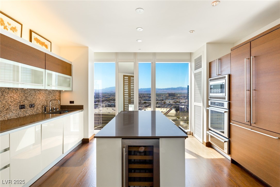 Las Vegas, Nevada 89158, United States, 2 Bedrooms Bedrooms, ,2 BathroomsBathrooms,Residential,Active,112362