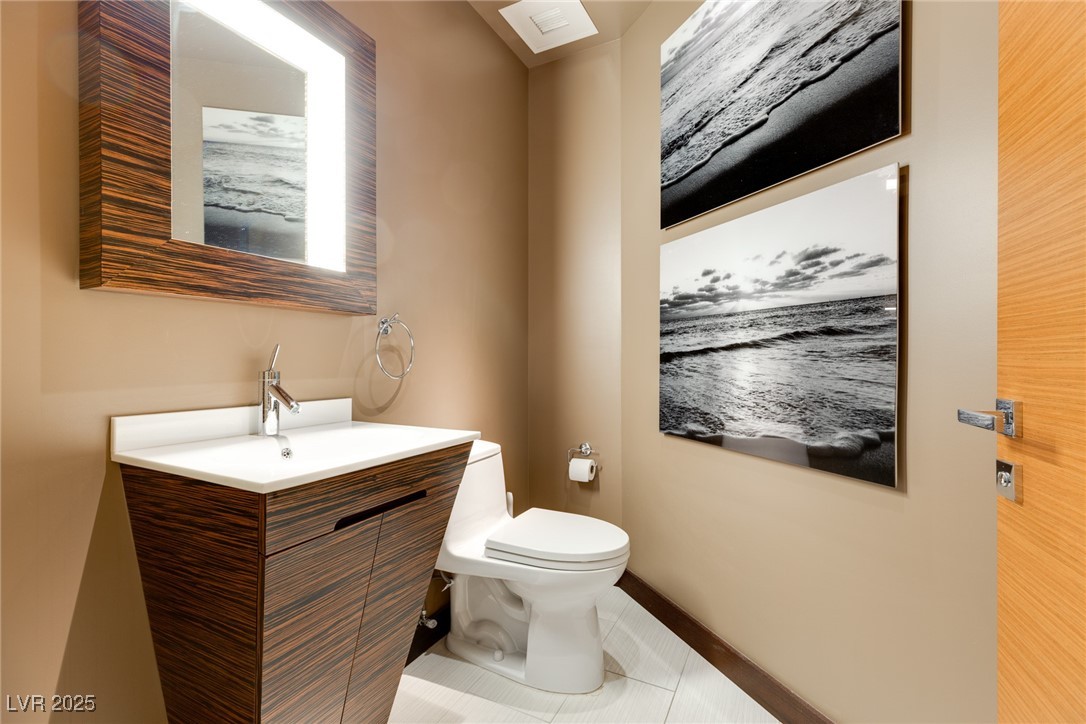 Las Vegas, Nevada 89158, United States, 2 Bedrooms Bedrooms, ,2 BathroomsBathrooms,Residential,Active,112362