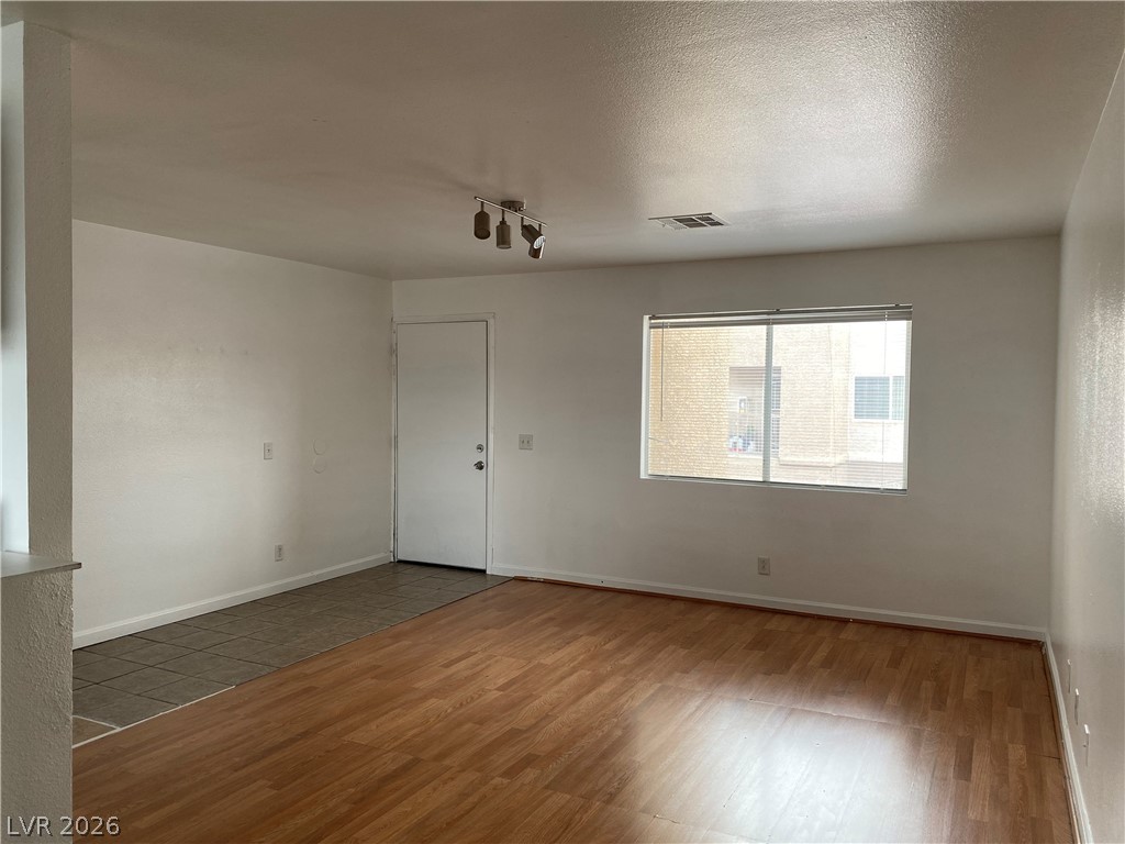 1662 N Lamont Street 202