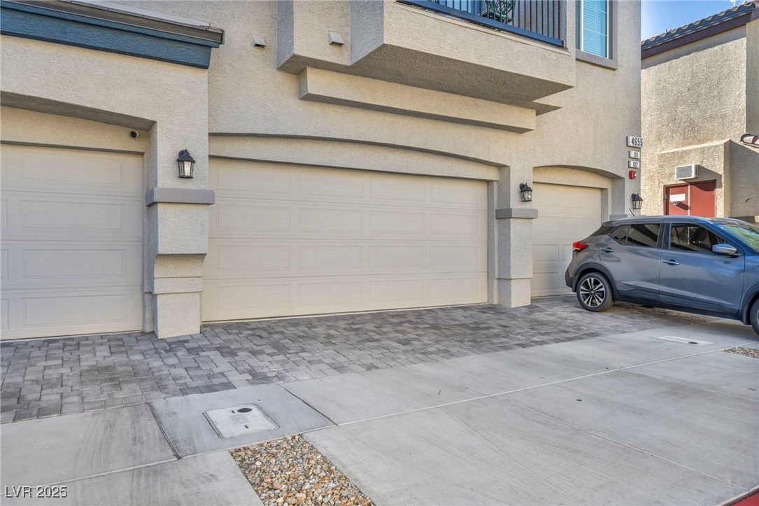 4655 Blaise Avenue 102