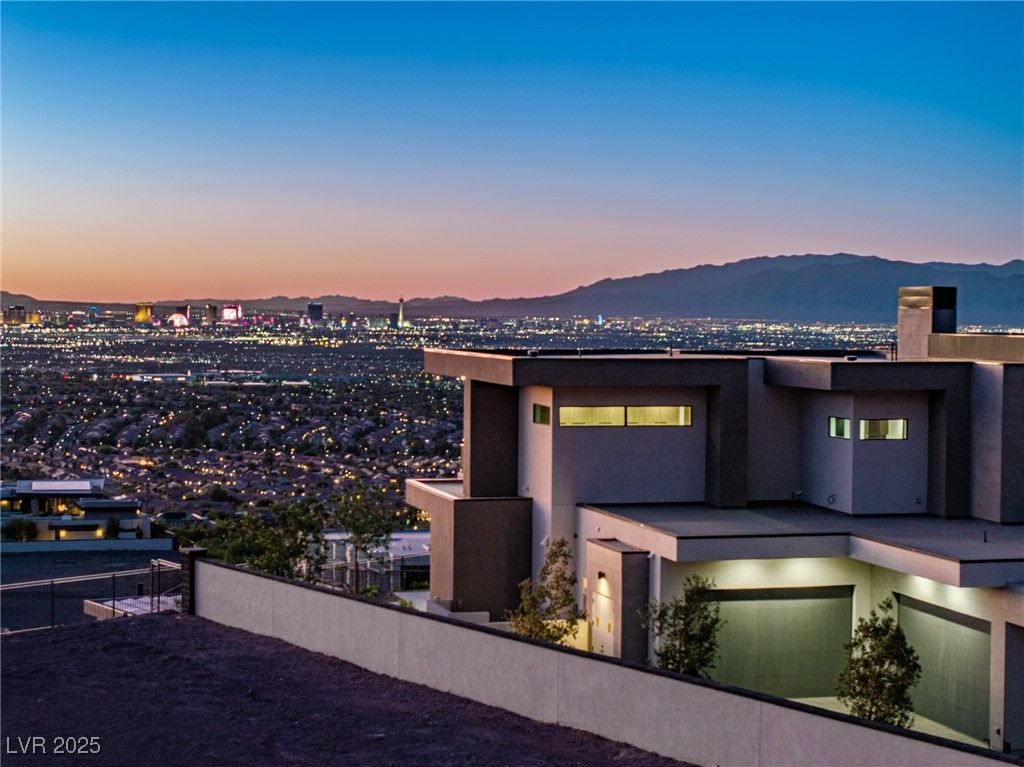 Photo of 25 Rockstream Drive, Henderson, NV 89012 (MLS # 2676323)