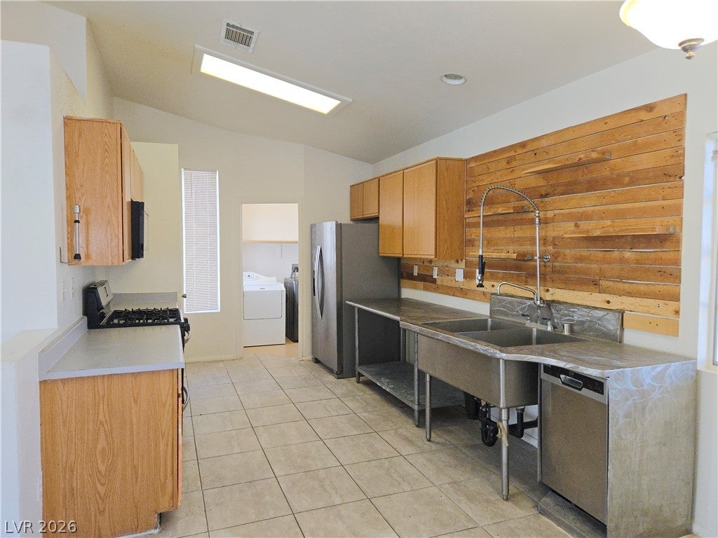 440 W Azure Avenue