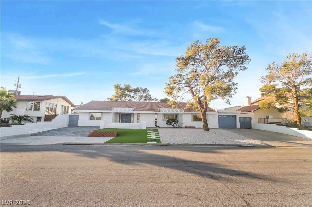 611 E Fairway Road
