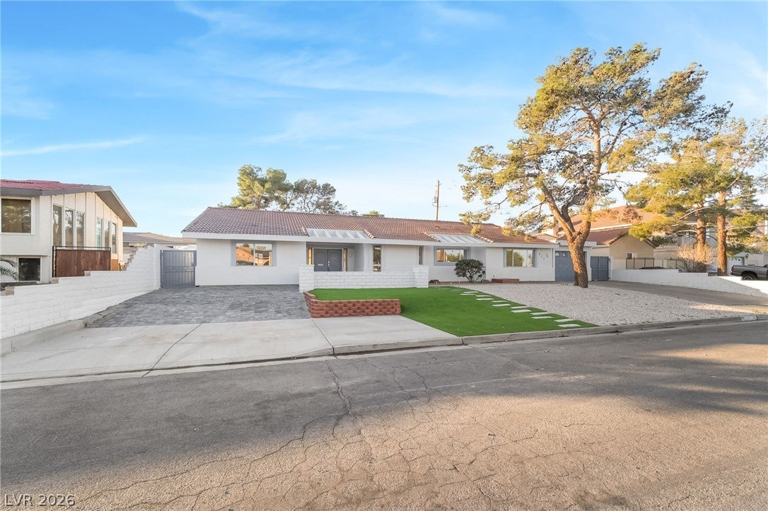 611 E Fairway Road