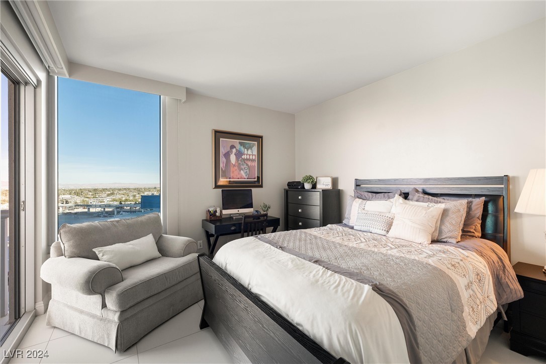 Las Vegas, Nevada 89109, United States, 2 Bedrooms Bedrooms, ,2 BathroomsBathrooms,Residential,Active,32604