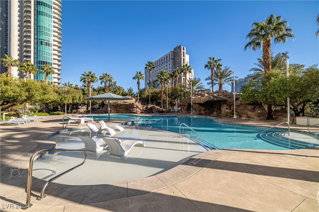 Las Vegas, Nevada 89109, United States, 2 Bedrooms Bedrooms, ,2 BathroomsBathrooms,Residential,Active,32604