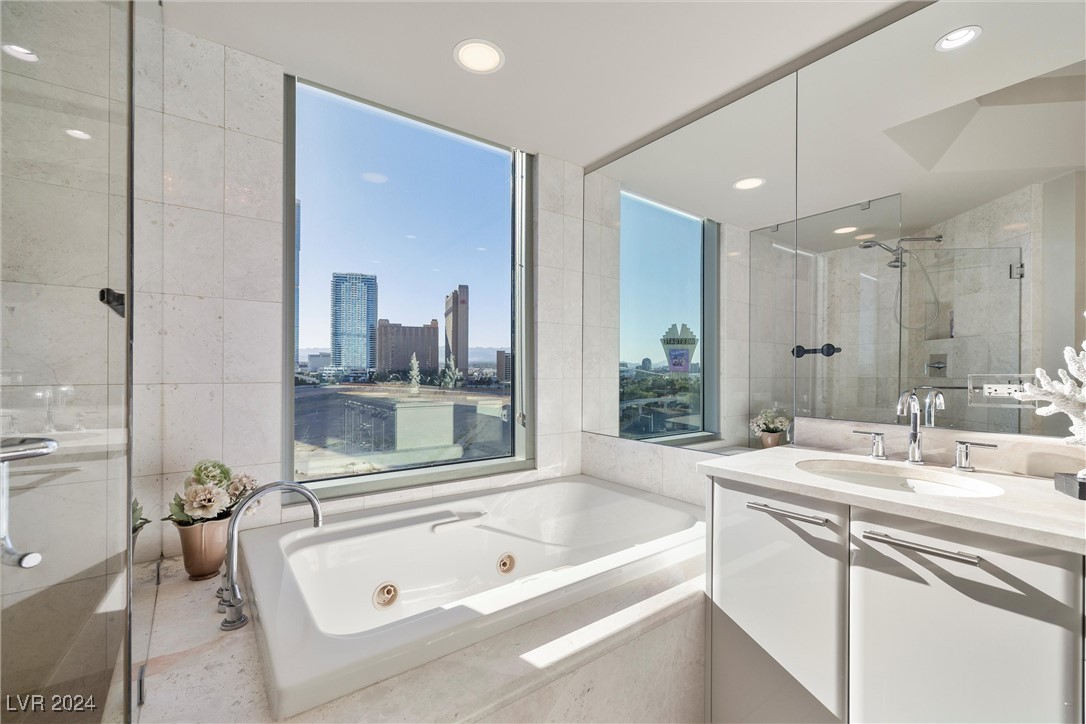 Las Vegas, Nevada 89109, United States, 2 Bedrooms Bedrooms, ,2 BathroomsBathrooms,Residential,Active,32604