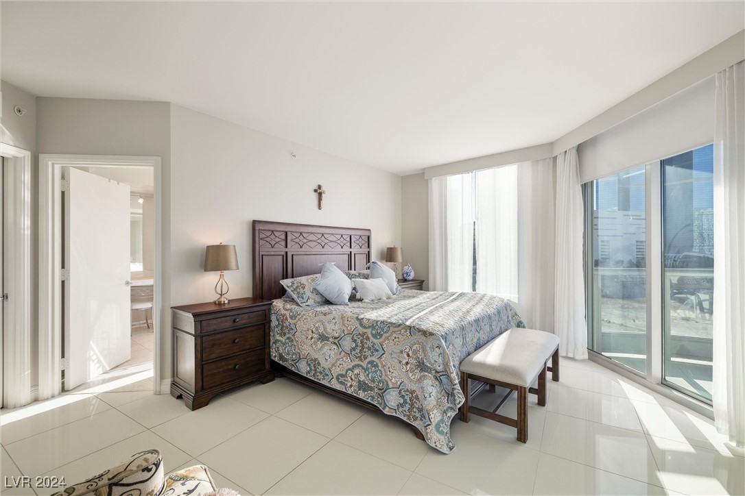 Las Vegas, Nevada 89109, United States, 2 Bedrooms Bedrooms, ,2 BathroomsBathrooms,Residential,Active,32604