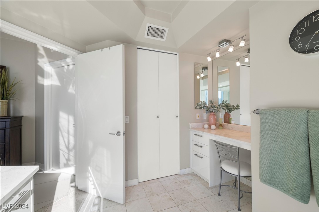 Las Vegas, Nevada 89109, United States, 2 Bedrooms Bedrooms, ,2 BathroomsBathrooms,Residential,Active,32604