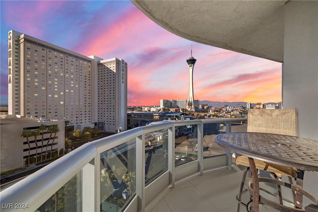 Las Vegas, Nevada 89109, United States, 2 Bedrooms Bedrooms, ,2 BathroomsBathrooms,Residential,Active,32604