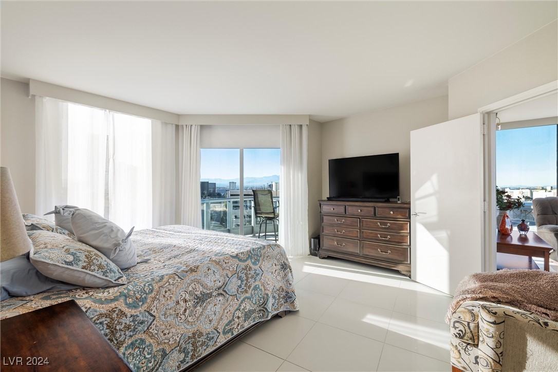 Las Vegas, Nevada 89109, United States, 2 Bedrooms Bedrooms, ,2 BathroomsBathrooms,Residential,Active,32604