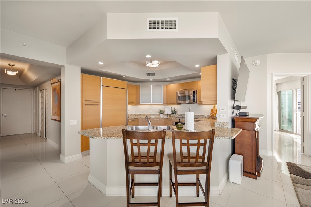 Las Vegas, Nevada 89109, United States, 2 Bedrooms Bedrooms, ,2 BathroomsBathrooms,Residential,Active,32604