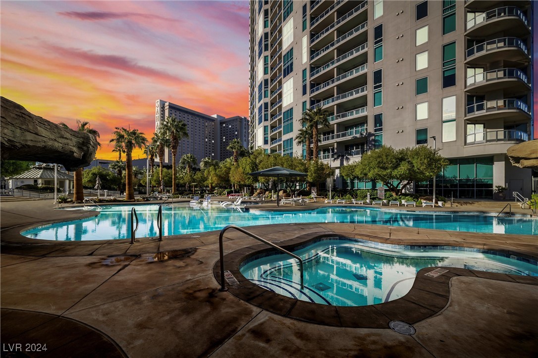 Las Vegas, Nevada 89109, United States, 2 Bedrooms Bedrooms, ,2 BathroomsBathrooms,Residential,Active,32604