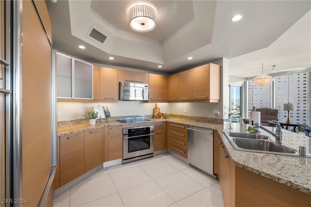 Las Vegas, Nevada 89109, United States, 2 Bedrooms Bedrooms, ,2 BathroomsBathrooms,Residential,Active,32604