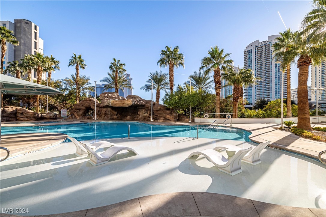 Las Vegas, Nevada 89109, United States, 2 Bedrooms Bedrooms, ,2 BathroomsBathrooms,Residential,Active,32604