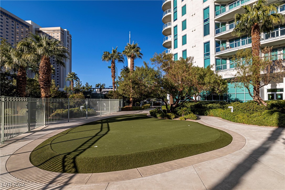 Las Vegas, Nevada 89109, United States, 2 Bedrooms Bedrooms, ,2 BathroomsBathrooms,Residential,Active,32604