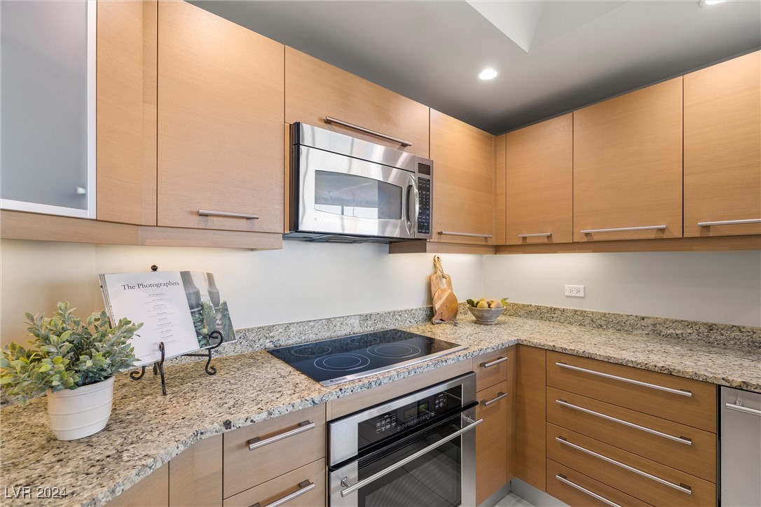 Las Vegas, Nevada 89109, United States, 2 Bedrooms Bedrooms, ,2 BathroomsBathrooms,Residential,Active,32604