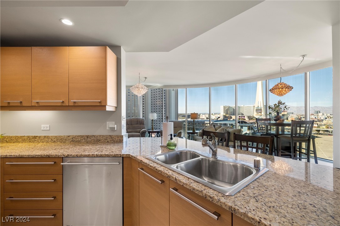 Las Vegas, Nevada 89109, United States, 2 Bedrooms Bedrooms, ,2 BathroomsBathrooms,Residential,Active,32604