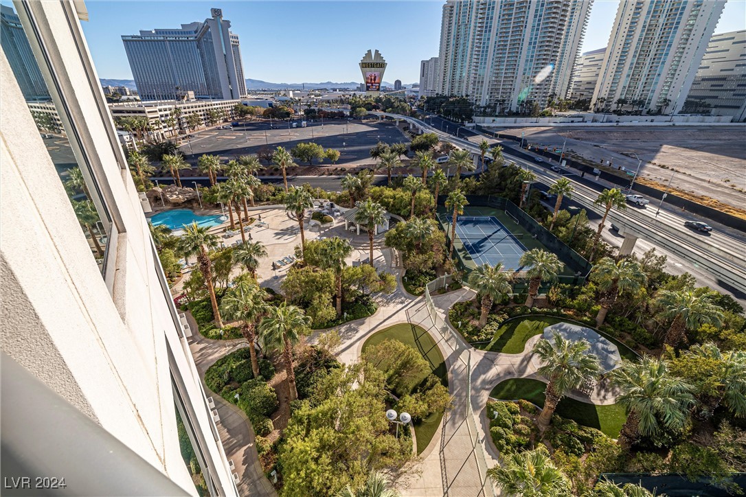 Las Vegas, Nevada 89109, United States, 2 Bedrooms Bedrooms, ,2 BathroomsBathrooms,Residential,Active,32604