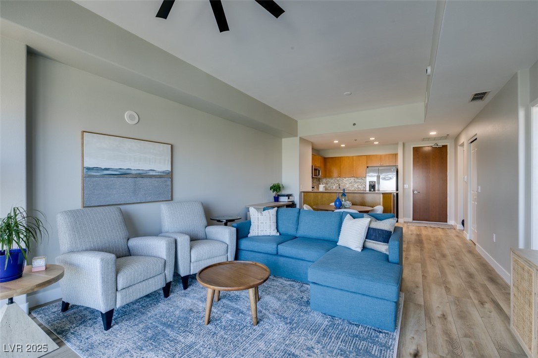 8255 Las Vegas S Boulevard 1414