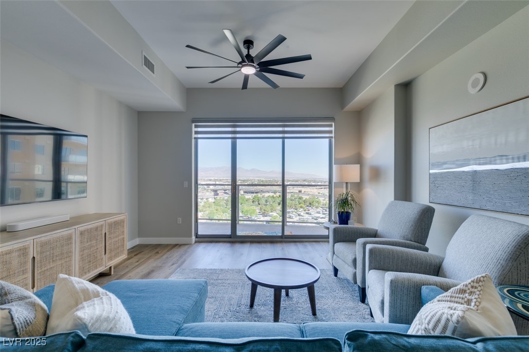 8255 Las Vegas S Boulevard 1414