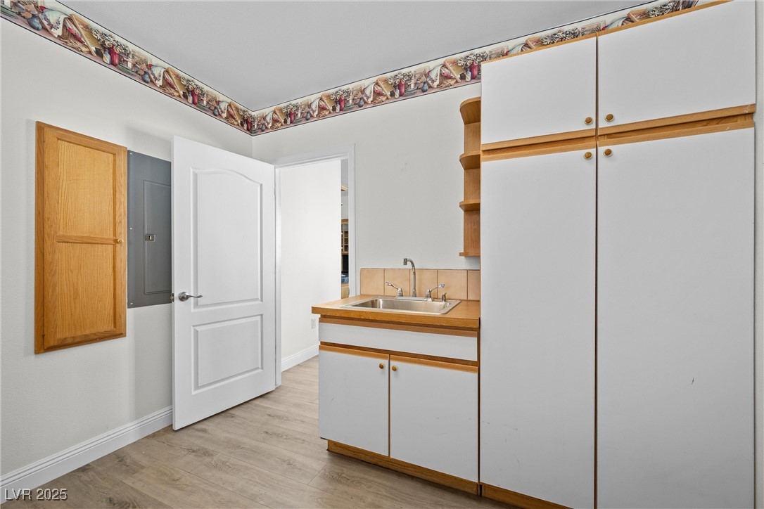 Las Vegas, Nevada 89120, United States, 5 Bedrooms Bedrooms, ,2 BathroomsBathrooms,Residential,Active,96227