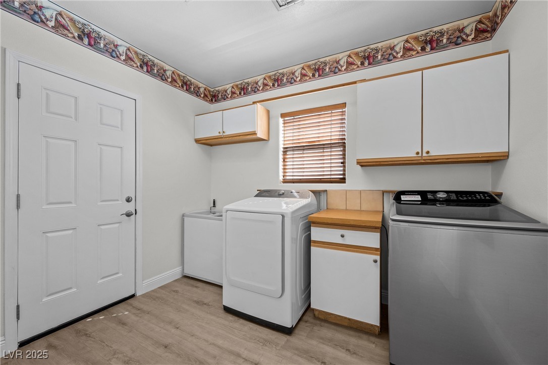 Las Vegas, Nevada 89120, United States, 5 Bedrooms Bedrooms, ,2 BathroomsBathrooms,Residential,Active,96227