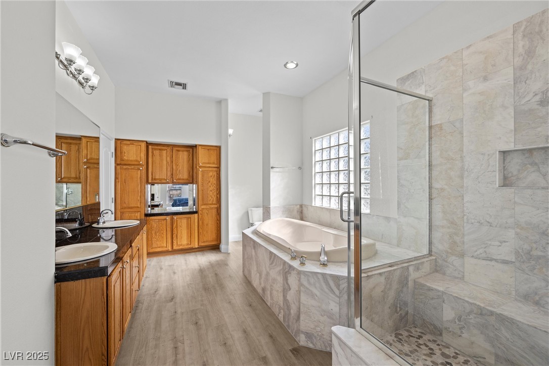 Las Vegas, Nevada 89120, United States, 5 Bedrooms Bedrooms, ,2 BathroomsBathrooms,Residential,Active,96227