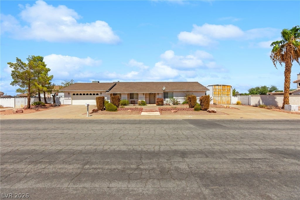 Photo of 270 E Middleton Drive, Henderson, NV 89015 (MLS # 2814320)