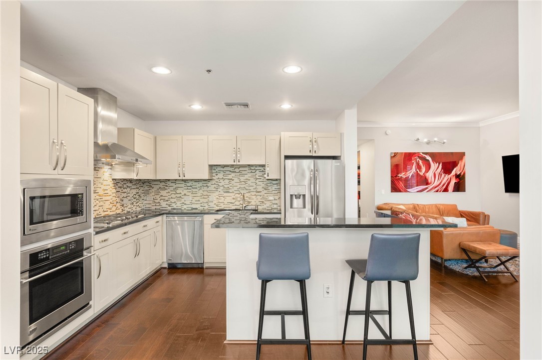 Las Vegas, Nevada 89103, United States, 2 Bedrooms Bedrooms, ,2 BathroomsBathrooms,Residential,Active,228530