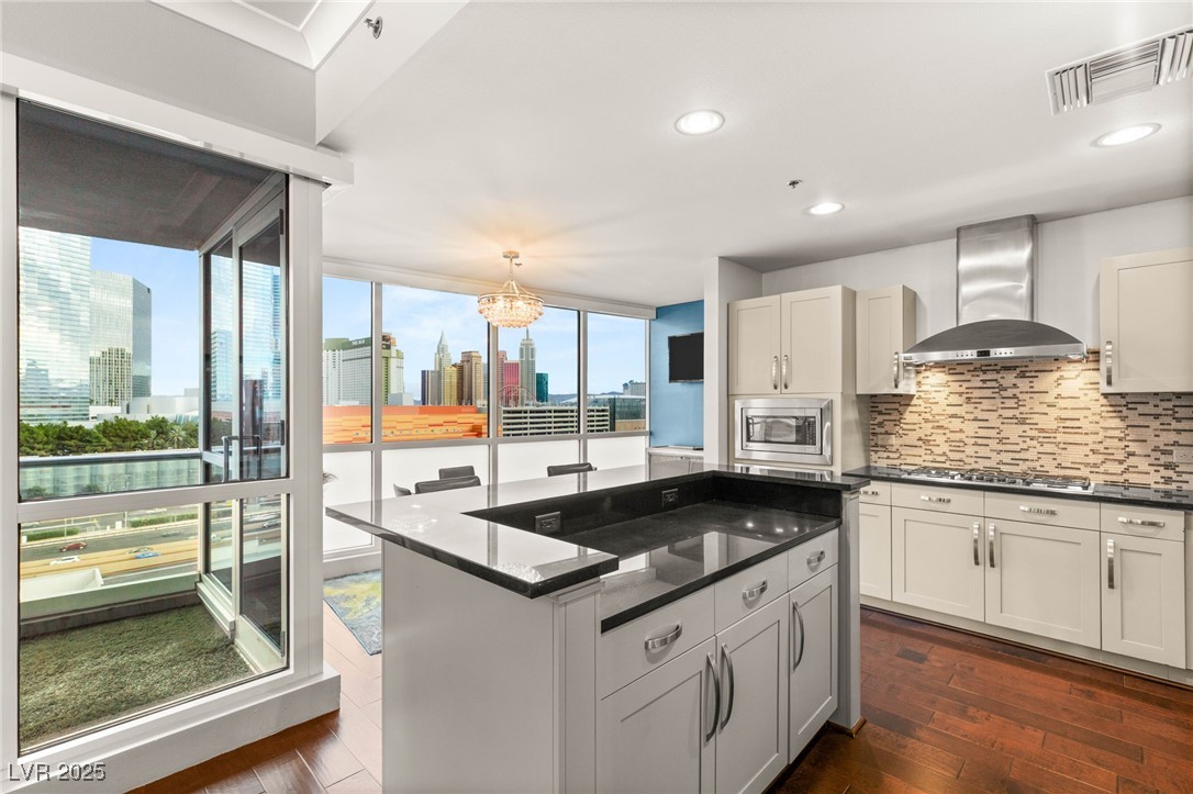 Las Vegas, Nevada 89103, United States, 2 Bedrooms Bedrooms, ,2 BathroomsBathrooms,Residential,Active,228530