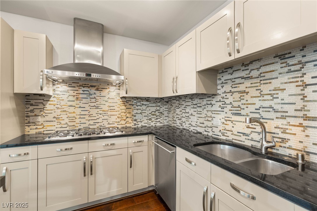 Las Vegas, Nevada 89103, United States, 2 Bedrooms Bedrooms, ,2 BathroomsBathrooms,Residential,Active,228530