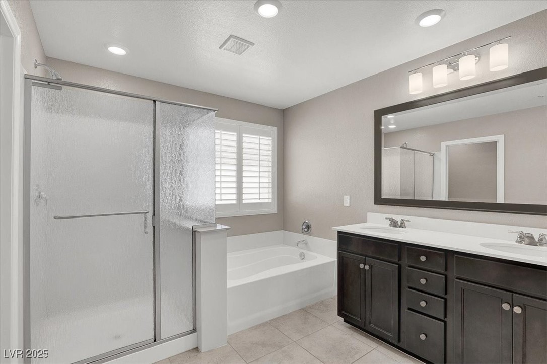 Henderson, Nevada 89044, United States, 5 Bedrooms Bedrooms, ,3 BathroomsBathrooms,Residential,Pending,190136