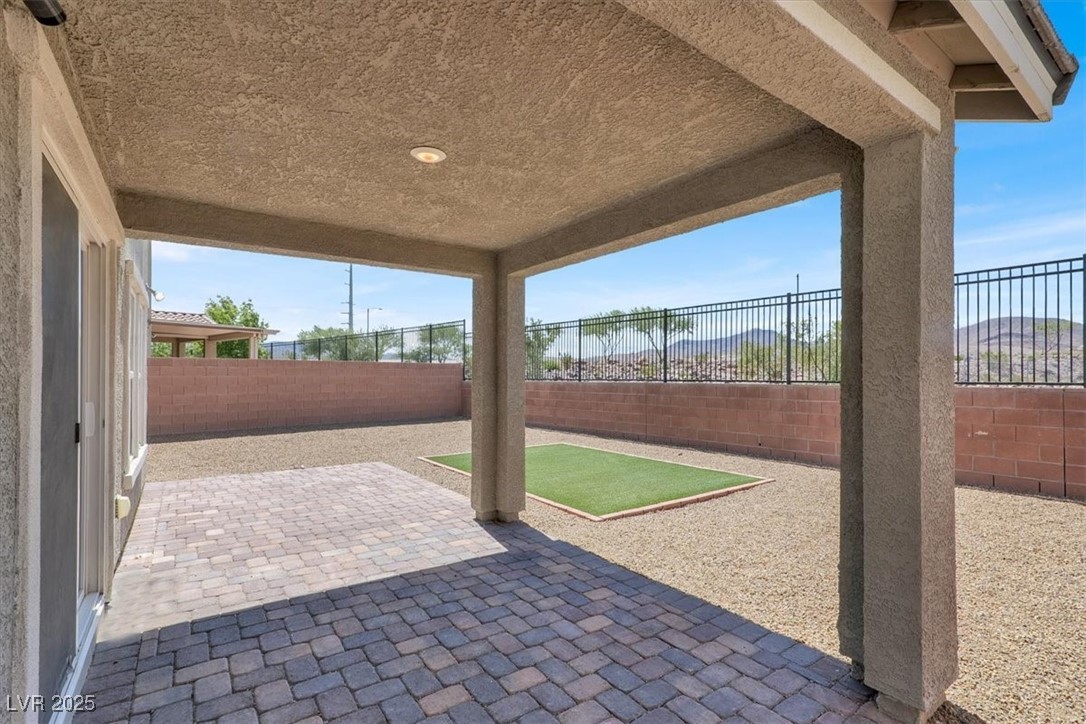 Henderson, Nevada 89044, United States, 5 Bedrooms Bedrooms, ,3 BathroomsBathrooms,Residential,Pending,190136