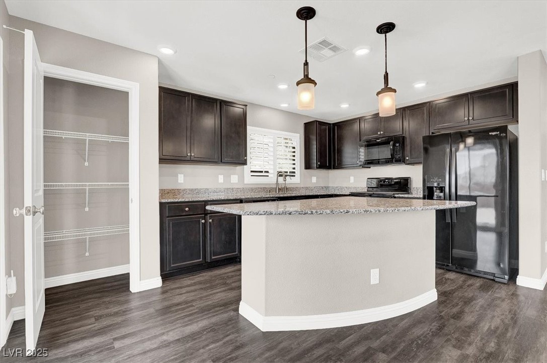 Henderson, Nevada 89044, United States, 5 Bedrooms Bedrooms, ,3 BathroomsBathrooms,Residential,Pending,190136