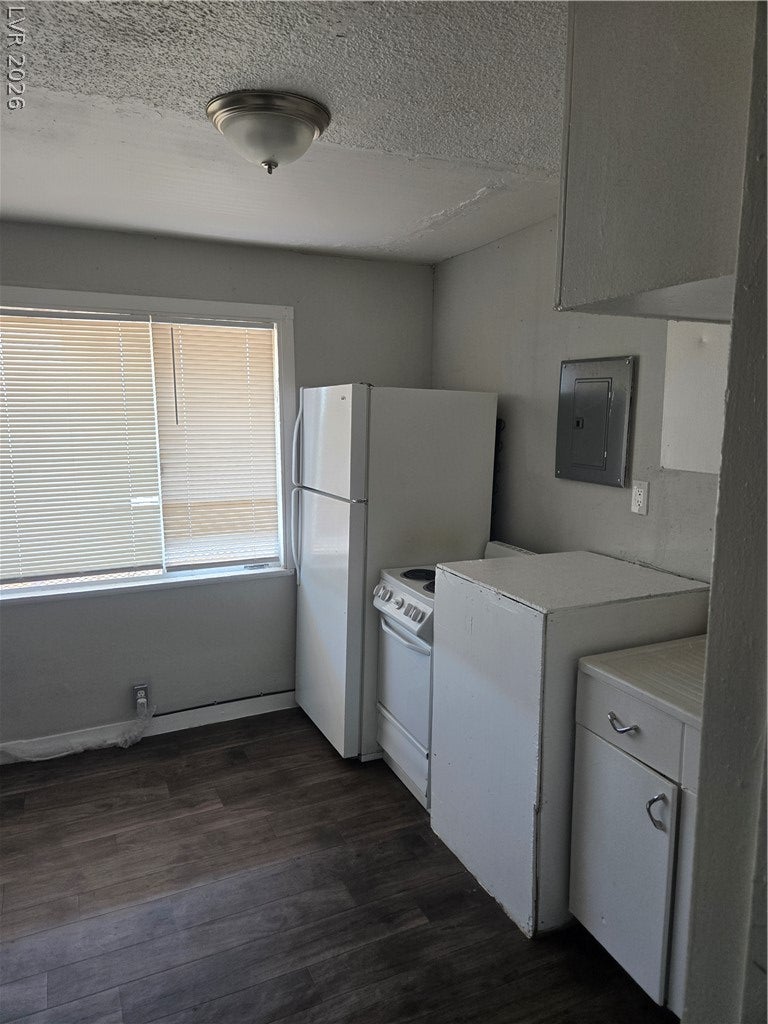 409 W Van Buren Avenue 5