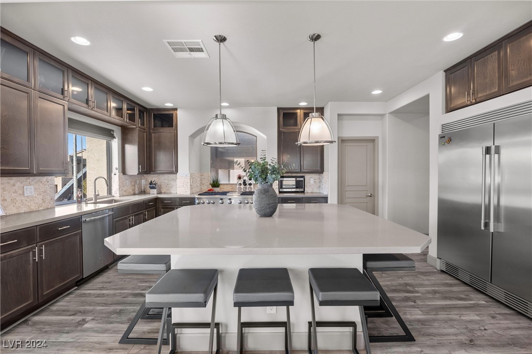 Las Vegas, Nevada 89141, United States, 5 Bedrooms Bedrooms, ,4 BathroomsBathrooms,Residential,Pending,27003