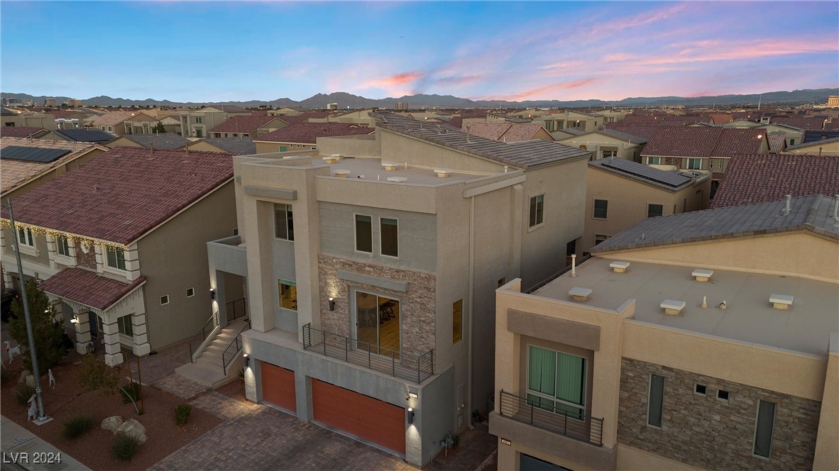 Las Vegas, Nevada 89141, United States, 5 Bedrooms Bedrooms, ,4 BathroomsBathrooms,Residential,Pending,27003