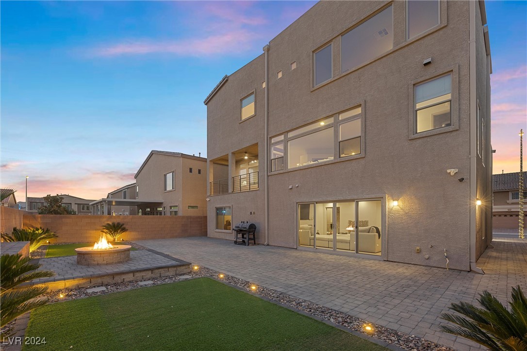 Las Vegas, Nevada 89141, United States, 5 Bedrooms Bedrooms, ,4 BathroomsBathrooms,Residential,Pending,27003