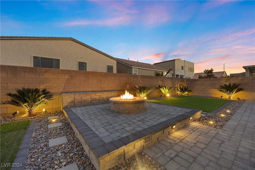 Las Vegas, Nevada 89141, United States, 5 Bedrooms Bedrooms, ,4 BathroomsBathrooms,Residential,Pending,27003