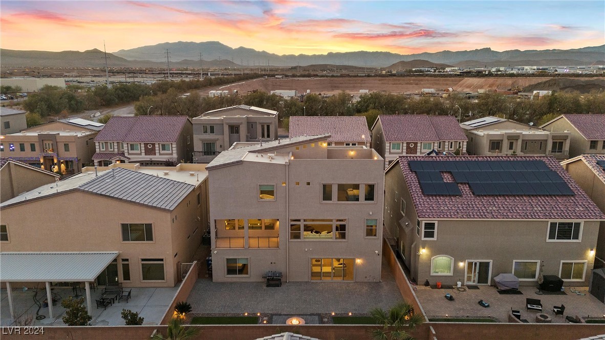 Las Vegas, Nevada 89141, United States, 5 Bedrooms Bedrooms, ,4 BathroomsBathrooms,Residential,Pending,27003